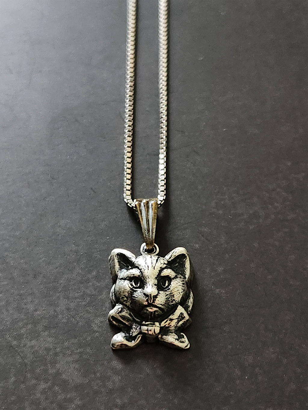 cat bow necklace