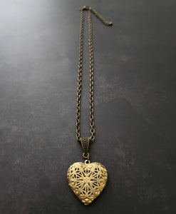 vintage locket necklace