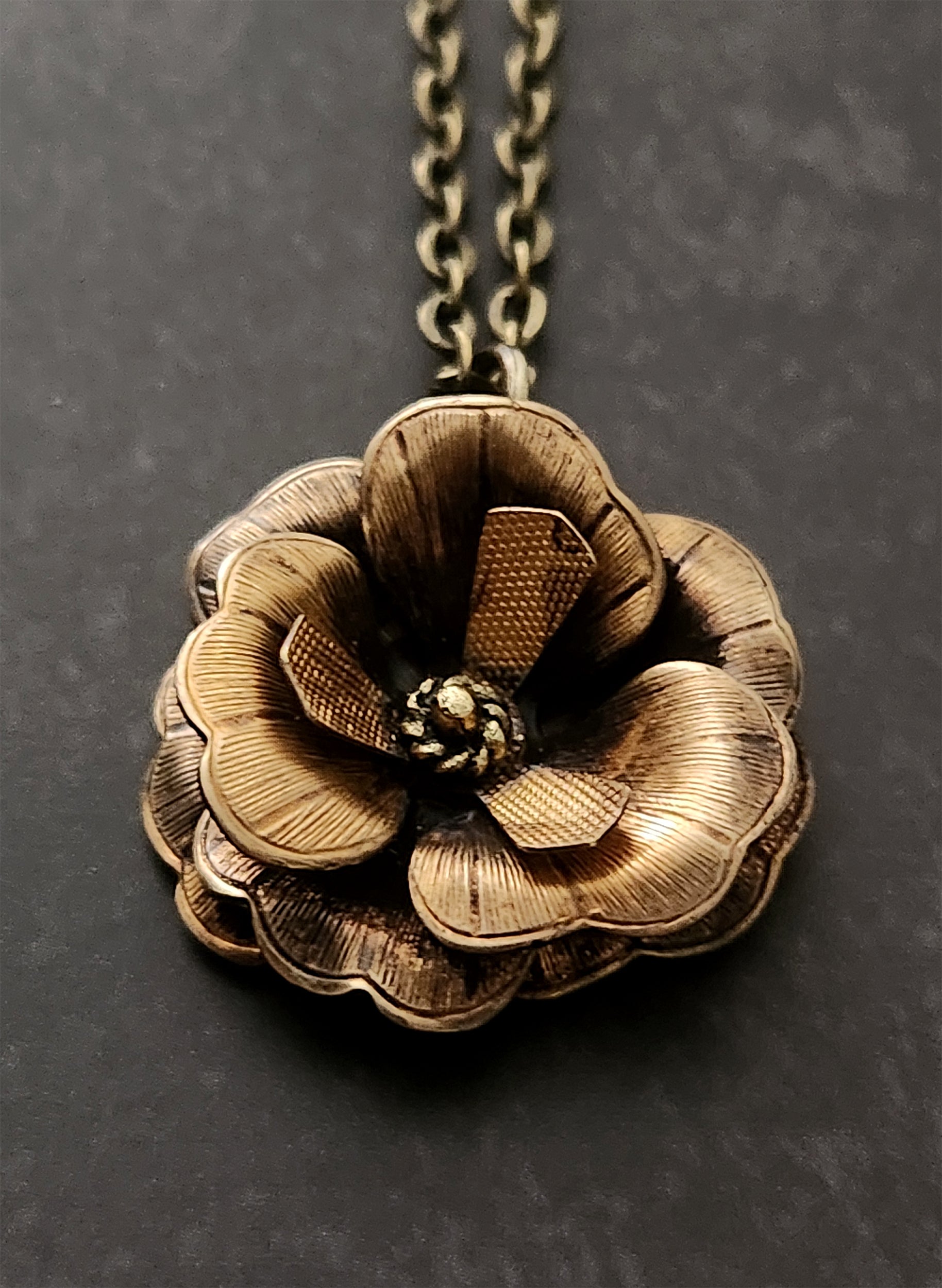 rose bloom necklace