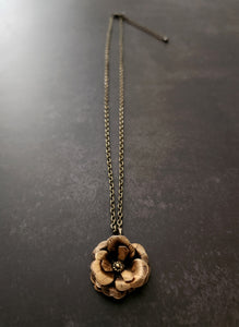 rose bloom necklace